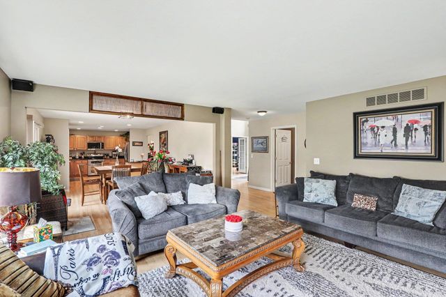 3544 S Creek Drive, Rochester, MI 48306