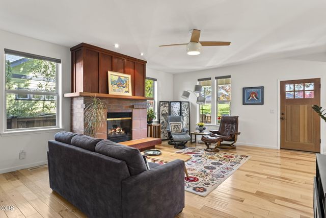 1249 NW John Fremont Street, Bend, OR 97703