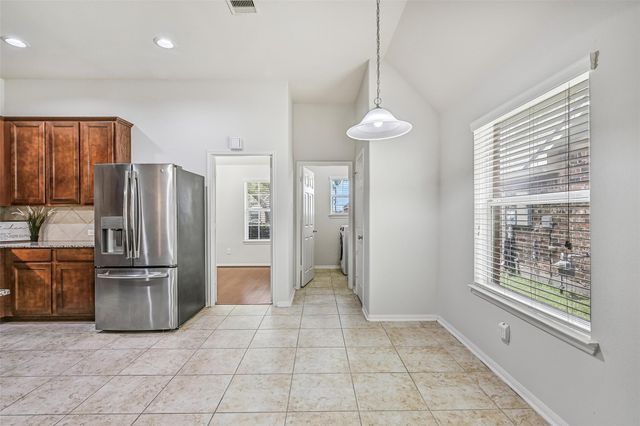 318 Lake Line Drive, Alvin, TX 77511