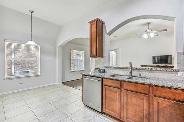 318 Lake Line Drive, Alvin, TX 77511