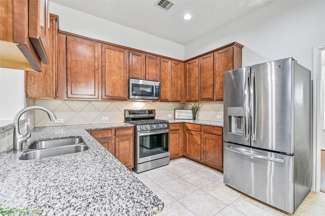 318 Lake Line Drive, Alvin, TX 77511