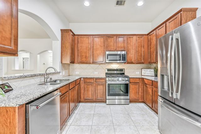 318 Lake Line Drive, Alvin, TX 77511