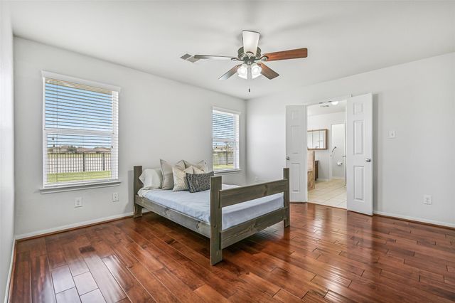 318 Lake Line Drive, Alvin, TX 77511
