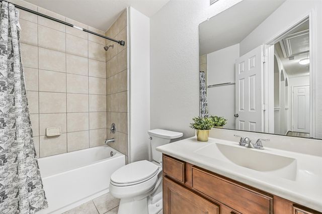 318 Lake Line Drive, Alvin, TX 77511