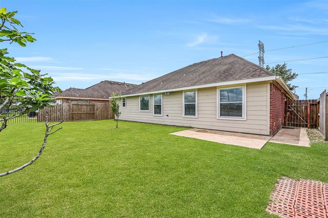 318 Lake Line Drive, Alvin, TX 77511