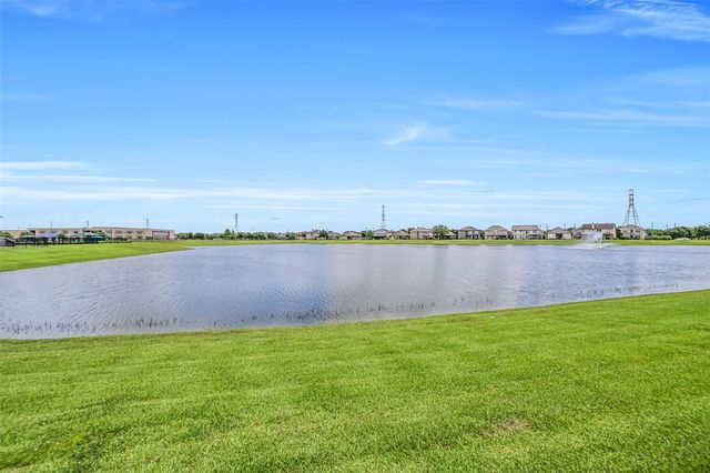318 Lake Line Drive, Alvin, TX 77511