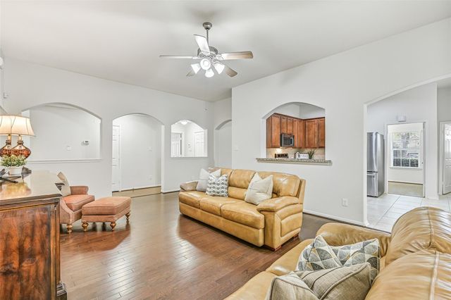 318 Lake Line Drive, Alvin, TX 77511