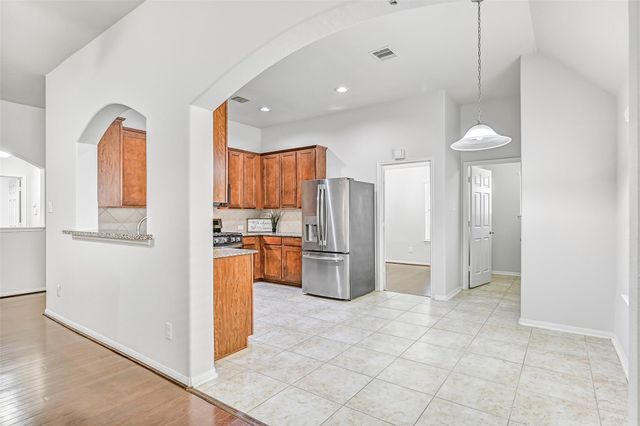 318 Lake Line Drive, Alvin, TX 77511