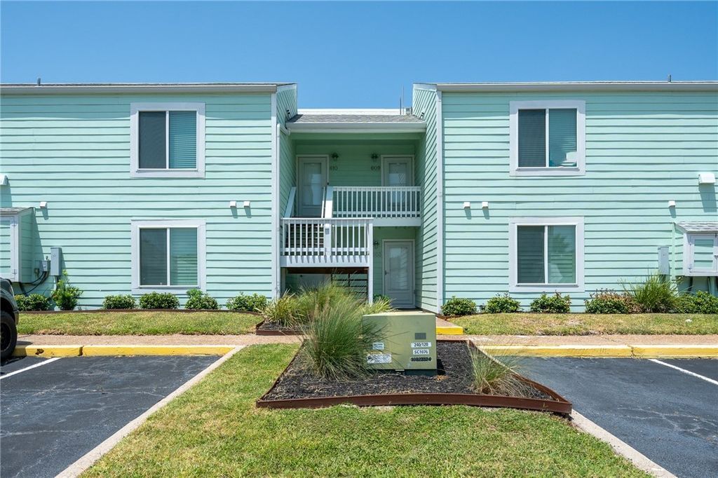 609 Lauderdale Dr, Rockport, TX 78382 — exterior