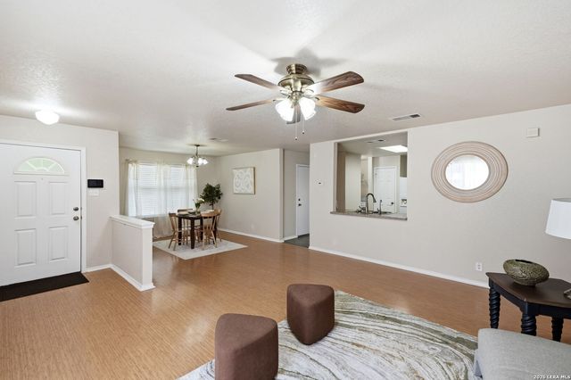 313 Chisholm Trl, Seguin, TX 78155