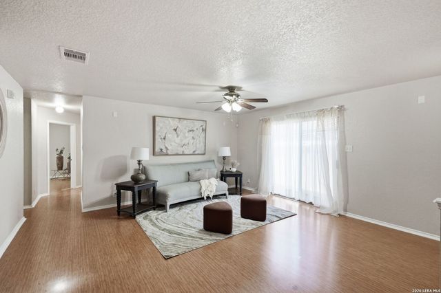 313 Chisholm Trl, Seguin, TX 78155