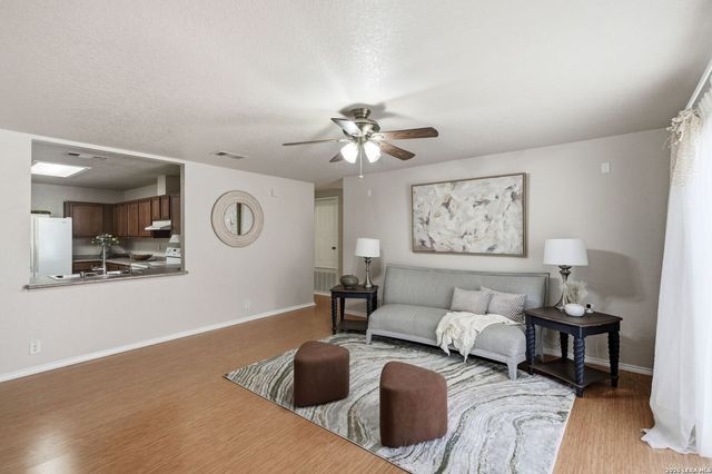 313 Chisholm Trl, Seguin, TX 78155