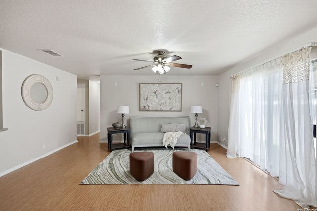 313 Chisholm Trl, Seguin, TX 78155