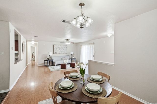 313 Chisholm Trl, Seguin, TX 78155