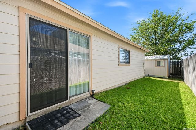 313 Chisholm Trl, Seguin, TX 78155