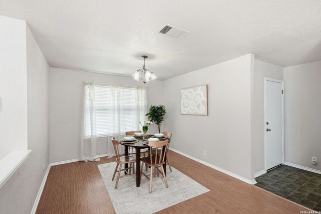 313 Chisholm Trl, Seguin, TX 78155