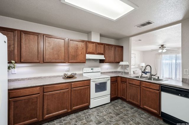 313 Chisholm Trl, Seguin, TX 78155