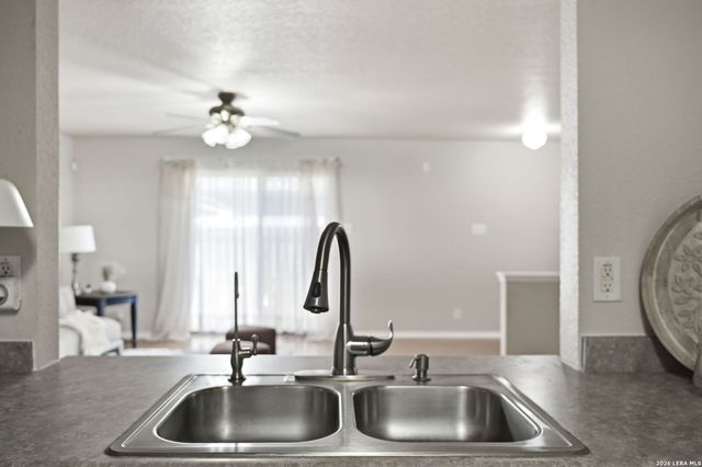313 Chisholm Trl, Seguin, TX 78155