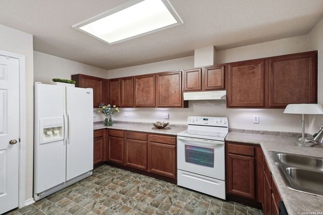 313 Chisholm Trl, Seguin, TX 78155