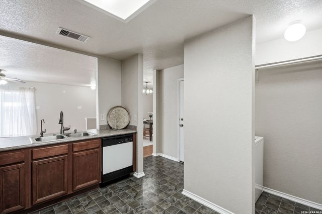 313 Chisholm Trl, Seguin, TX 78155