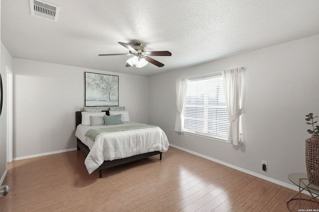 313 Chisholm Trl, Seguin, TX 78155