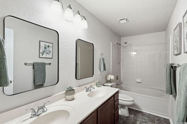 313 Chisholm Trl, Seguin, TX 78155