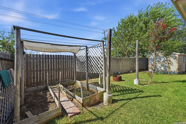 313 Chisholm Trl, Seguin, TX 78155