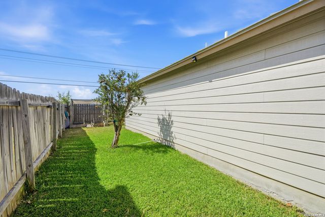 313 Chisholm Trl, Seguin, TX 78155
