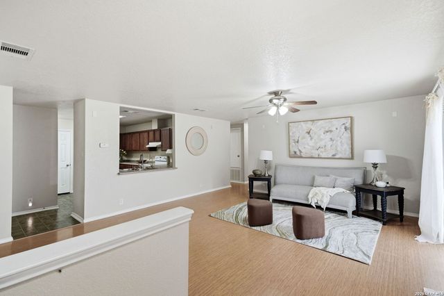 313 Chisholm Trl, Seguin, TX 78155