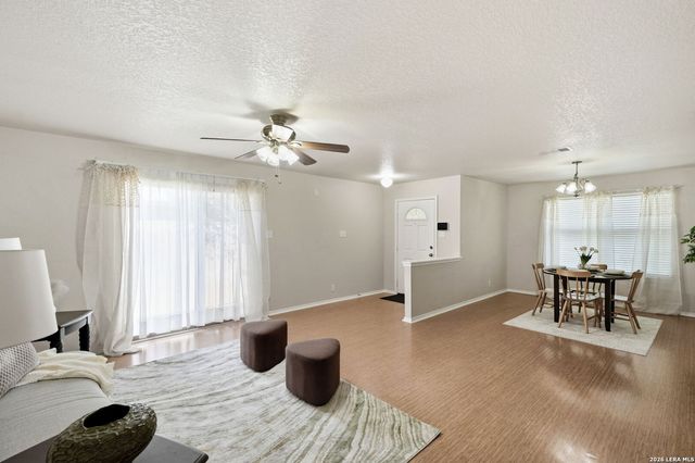 313 Chisholm Trl, Seguin, TX 78155