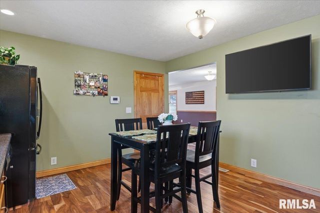 901 N 6TH Street, Riverton, IL 62561