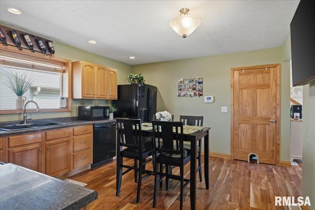 901 N 6TH Street, Riverton, IL 62561