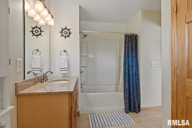 901 N 6TH Street, Riverton, IL 62561