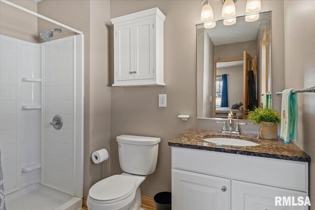 901 N 6TH Street, Riverton, IL 62561