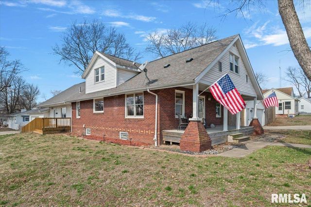 901 N 6TH Street, Riverton, IL 62561