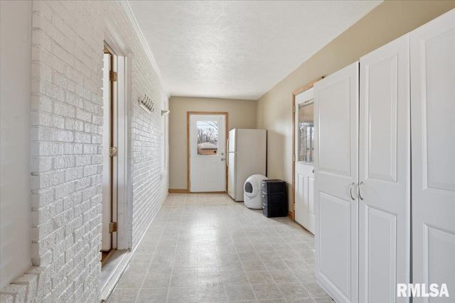 901 N 6TH Street, Riverton, IL 62561