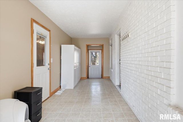 901 N 6TH Street, Riverton, IL 62561