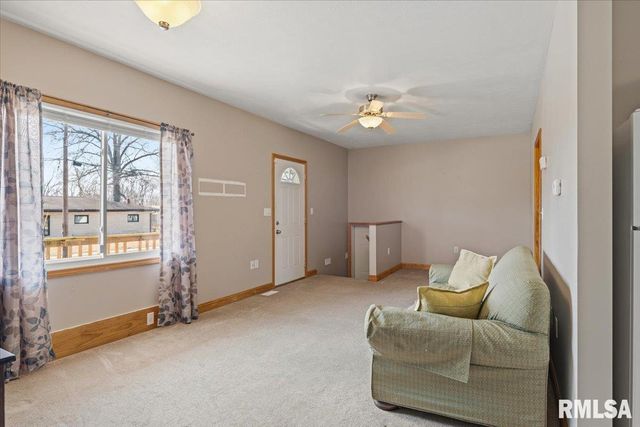 901 N 6TH Street, Riverton, IL 62561