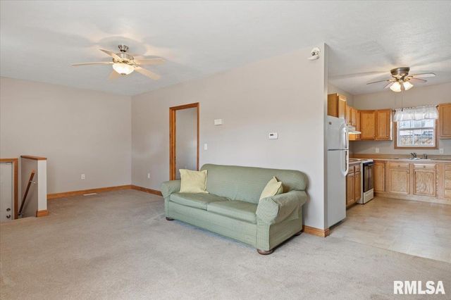 901 N 6TH Street, Riverton, IL 62561