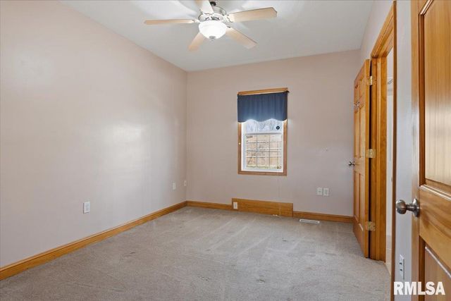 901 N 6TH Street, Riverton, IL 62561