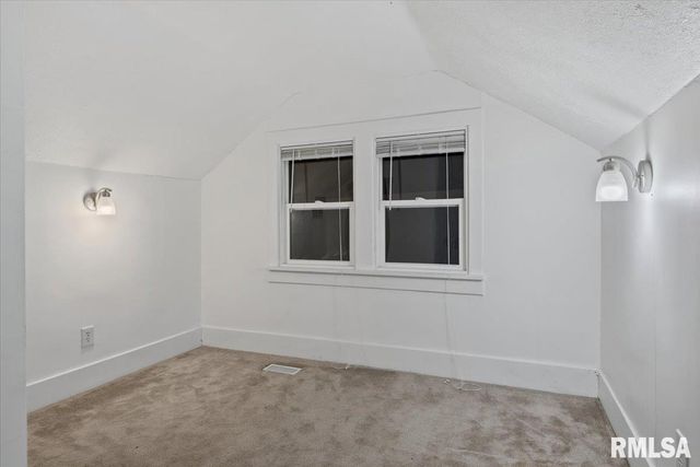 901 N 6TH Street, Riverton, IL 62561