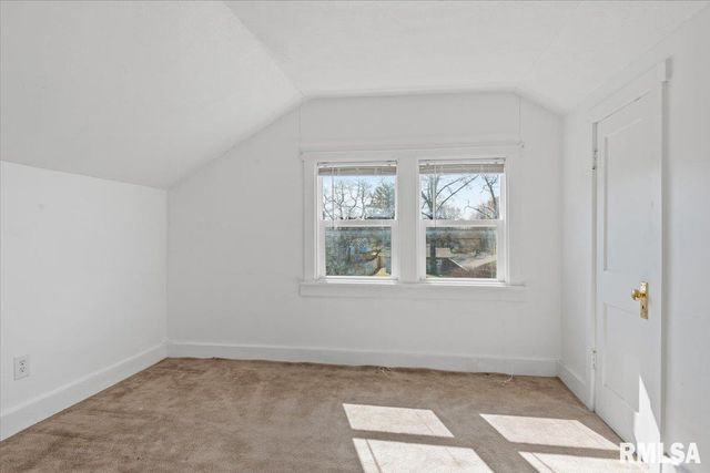 901 N 6TH Street, Riverton, IL 62561