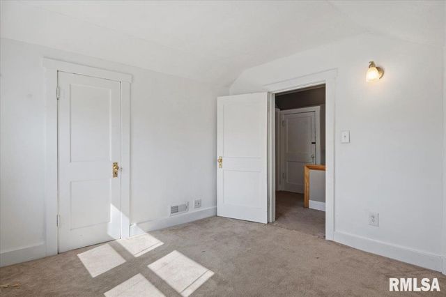 901 N 6TH Street, Riverton, IL 62561