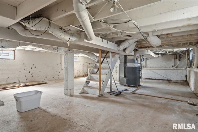 901 N 6TH Street, Riverton, IL 62561