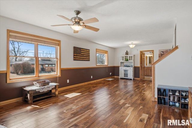 901 N 6TH Street, Riverton, IL 62561