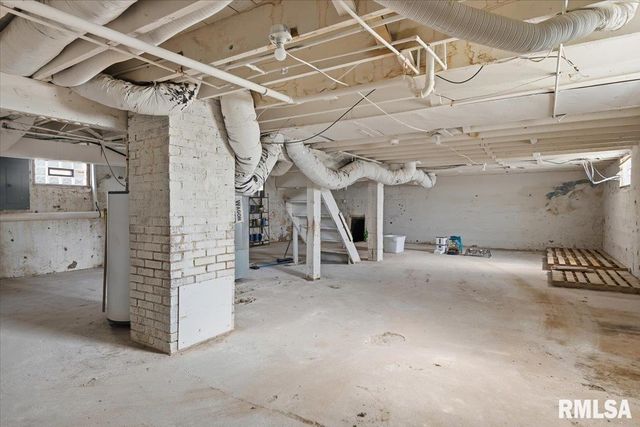 901 N 6TH Street, Riverton, IL 62561