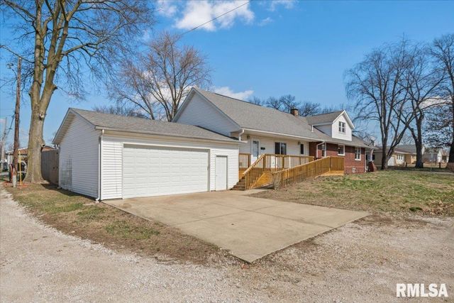 901 N 6TH Street, Riverton, IL 62561