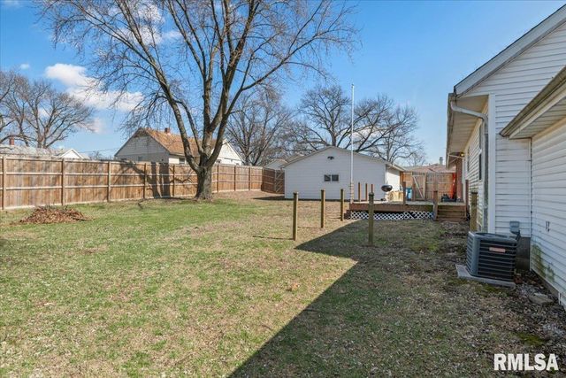 901 N 6TH Street, Riverton, IL 62561