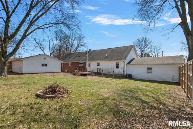 901 N 6TH Street, Riverton, IL 62561