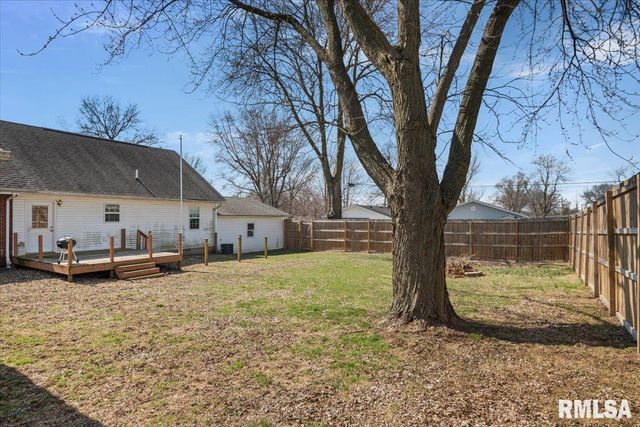 901 N 6TH Street, Riverton, IL 62561